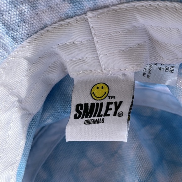 Smiley face bucket hat - Picture 2 of 3
